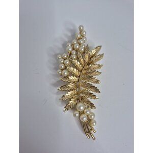 VTG Crown Trifari Brushed Gold Tone Leaf Faux Pearl Rhinestone Brooch Pin 3.25”